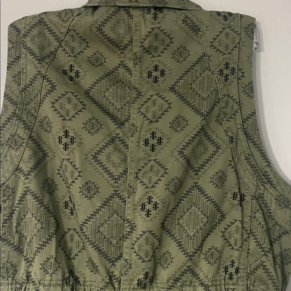 Jolt Olive Green Textured Vest - Picture 7 of 8